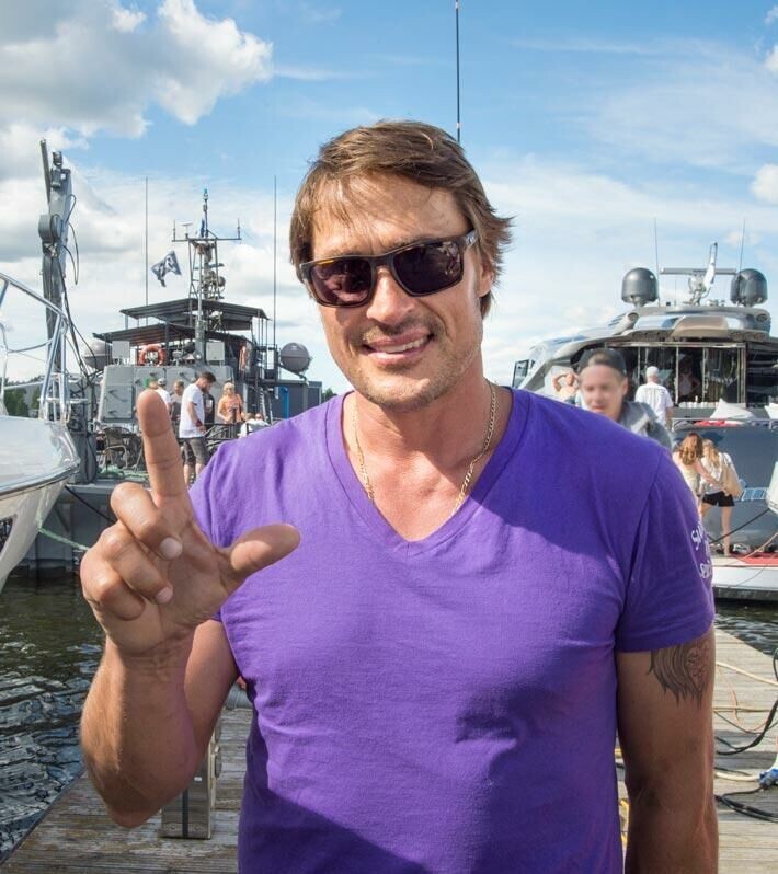 Teemu Selänne, 52, tienasi satumaisella NHL-urallaan yli 70 miljoonaa euroa. Heinolan Peliitoista ei ole kuitenkaan syntynyt kauppoja. Teemu Selänne, 52, tienasi satumaisella NHL-urallaan yli 70 miljoonaa euroa. Heinolan Peliitoista ei ole kuitenkaan syntynyt kauppoja.