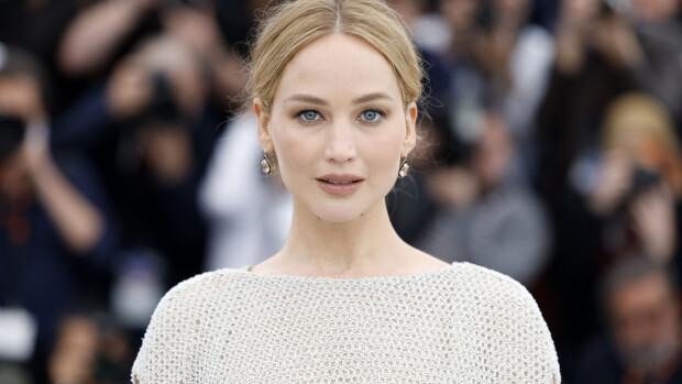 Jennifer Lawrencen pyrki Twilight-elokuvaan – tyrmättiin heti: ”Näyttele, apina!” epa10643155 Jennifer Lawrence attends the photocall for 'Bread and Roses' during the 76th annual Cannes Film Festival, in Cannes, France, 21 May 2023. The festival runs from 16 to 27 May. EPA-EFE/SEBASTIEN NOGIER