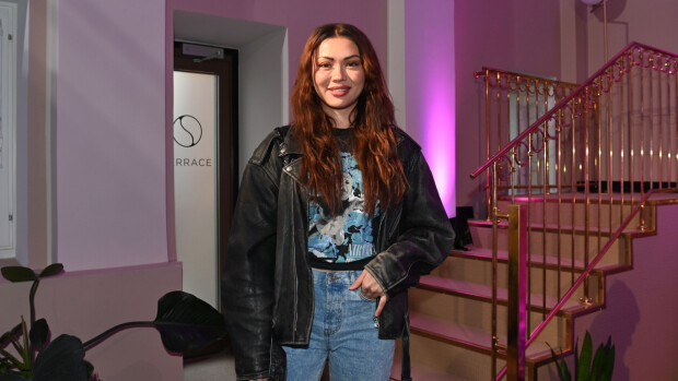 Shirly Karvisen juhannus meni plörinäksi - syynä sairas koira