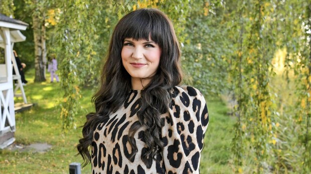 Kriisiä läpi käyvä Suvi Teräsniska esiintyi ilman vihkisormusta – kuva