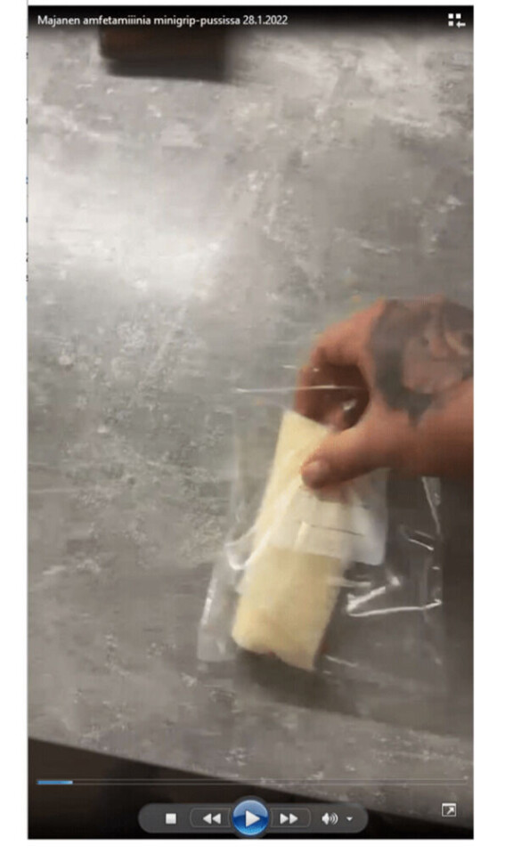Poliisi löysi Jamin puhelimesta videon, jolla hän käsittelee amfetamiinia.