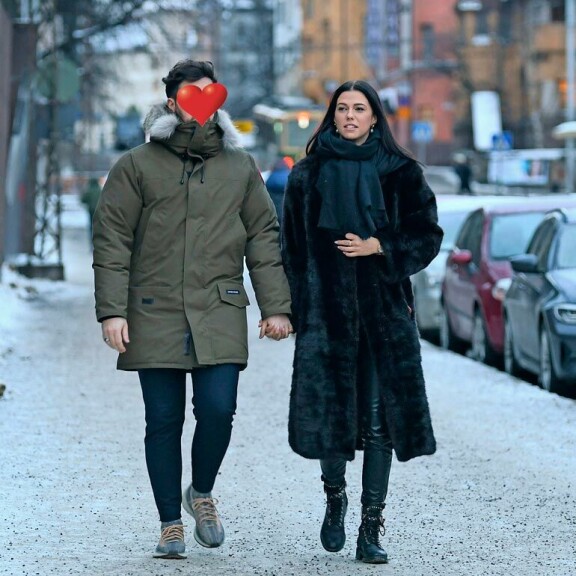 Kun kaikki oli vielä hyvin: umpirakastuneet Frank ja Viivi Seiskan salakuvissa helmikuussa 2021. Kun kaikki oli vielä hyvin: umpirakastuneet Frank ja Viivi Seiskan salakuvissa helmikuussa 2021.