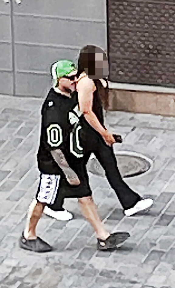 Esko Eerikäinen syleili mysteerikaunotarta