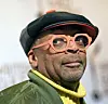 Mestariohjaaja Spike Lee on myös saanut samoja alkkareita kuin Jasper. Hän on ohjannut Jasperia BlacKkKlansman-leffassaan.