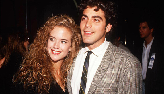 Kohuttu poikamies George Clooney asettui hetkeksi aloilleen Kelly Prestonin kanssa vuonna 1987. Kahden vuoden avoliitto päättyi vuonna 1989.