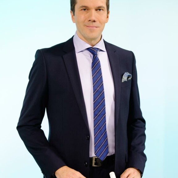 Ylen tv-kasvo Tommy Fränti myöntää Seiskalle löytäneensä uuden rakkauden. Hänen Saara-vaimonsa menehtyi syöpään maaliskuuussa 2022. Ylen tv-kasvo Tommy Fränti myöntää Seiskalle löytäneensä uuden rakkauden. Hänen Saara-vaimonsa menehtyi syöpään maaliskuuussa 2022.