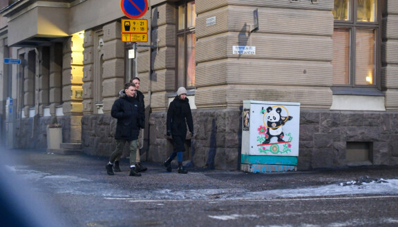 Kolmikko poistui yhdessä Sannan asunnolta, ja suuntasivat kruisailemaan Audilla. Ilmarin rakas toimi kuskina.