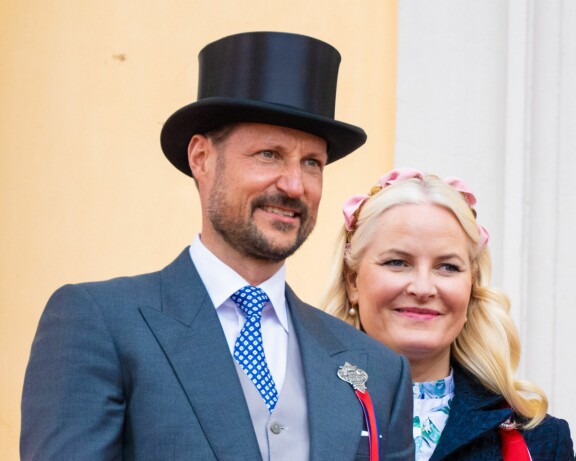 Haakon ja Mette-Marit tapasivat vuonna 1999 ja menivät naimisiin kaksi vuotta myöhemmin.