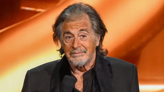 Lisääntymisvietti ajaa eläköityneitä tähtiä – Roman-pojan tullessa täysi-ikäiseksi Al Pacino on 101-vuotias