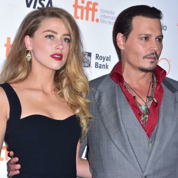 Vuonna 2012 Johnny ja Vanessa Paradis erosivat 14 vuotta kestäneestä suhteestaan. Tilalle näyttelijän elämään asteli nuori Amber (kuvassa). Lopulta heidän suhteensa päättyi sotkuisesti ja oli pilata Johnnyn uran. Johnny ja Amber