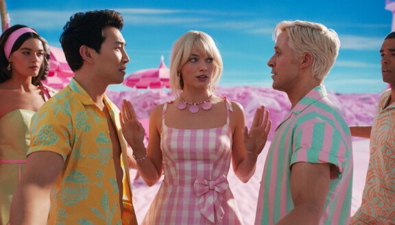 Barbie-elokuvassa nähdään useampi Ken, joita näyttelevät muun muassa Simu Liu ja Ryan Gosling.