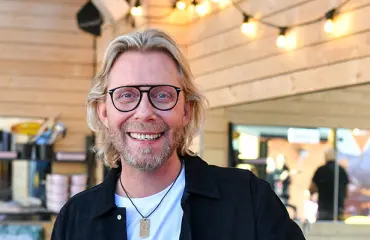 Tältä Kimmo Vehviläinen näyttää ilman partaa – Katso kuva!