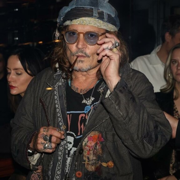 Johnnyn homssuinen tyyli oli joillekin liikaa. Joidenkin mielestä näyttelijä on jo parhaat päivänsä elänyt. Johnny Depp