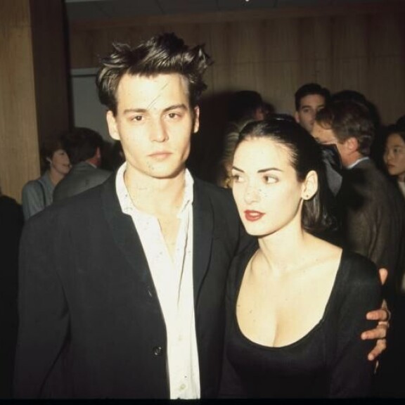 Johnny tapasi iki-ihanan Winona Ryderin vuonna 1989, ja he seurustelivat neljä vuotta. Johnny oli tuolloin 27 ja Winona 18. Johnny ja Winona