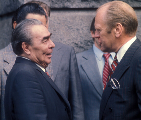 Neuvostoliiton pääsihteeri Leonid Brežnev ja Yhdysvaltain presidentti Gerald Ford kokoustivat Helsingissä. Neuvostoliiton pääsihteeri Leonid Brežnev ja Yhdysvaltain presidentti Gerald Ford kokoustivat Helsingissä.