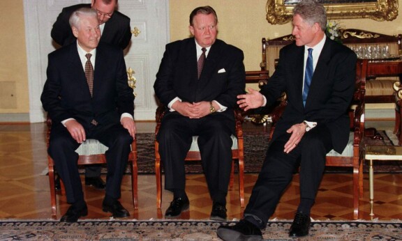 Presidentti Martti Ahtisaari isännöi Boris Jeltsinin ja Bill Clintonin välistä huippukokousta.