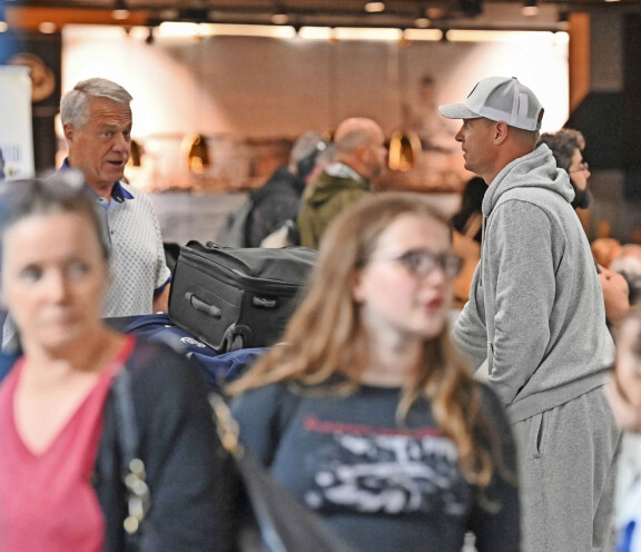 Mikkoa ja lapsia oli vastassa Mikon isä, valmentajalegenda Jukka Koivu.