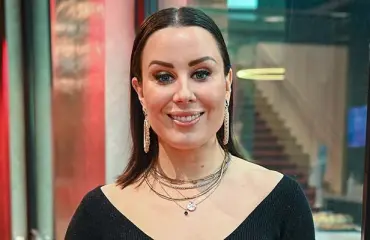 Alma Hätönen loistaa uuden harrastuksensa parissa: ”Tosta on sensuroitu pois ähkäisyjä ja pari pupsii”