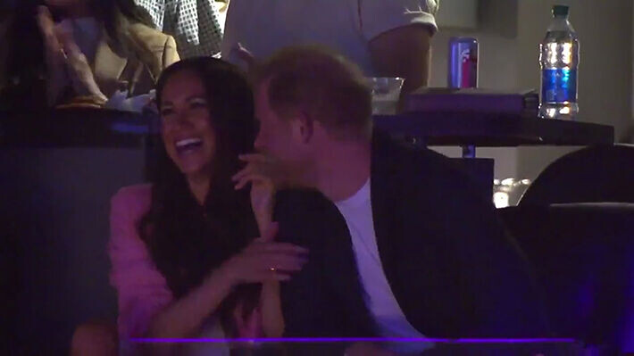 Meghan torjui prinssi Harryn suudelman yleisön edessä - katso kuvat! Meghan ja Harry