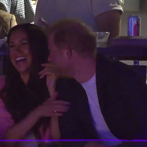 Meghan torjui prinssi Harryn suudelman yleisön edessä - katso kuvat! Meghan ja Harry