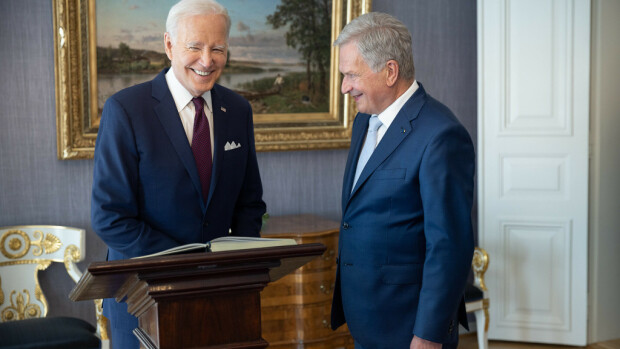 Joe Bidenilla on mistä valita! Presidentinlinnassa ällistyttävät juomatarjoilut