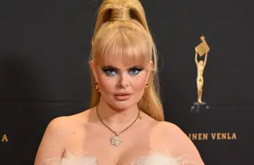 Erika Vikmanilta koominen reaktio Kansanradioon soittajan väitteeseen - video!