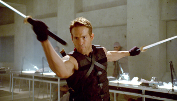 Deadpoolin (Ryan Reynolds) ensiesiintyminen oli ristiriitainen. X-Men Origins: Wolverinen voi katsoa Disney+-palvelusta. Deadpoolin (Ryan Reynolds) ensiesiintyminen oli ristiriitainen.
