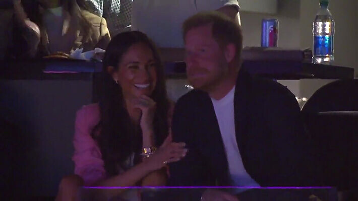 Meghan torjui prinssi Harryn suudelman yleisön edessä - katso kuvat! Meghan ja Harry