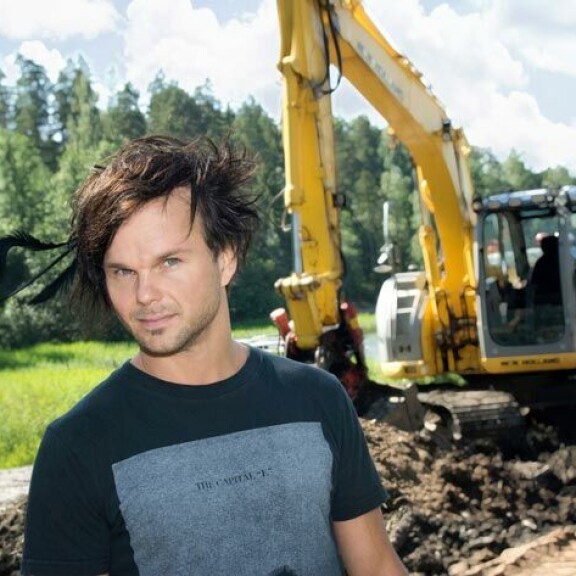 Lauri asustelee nykyään Miamissa, josta vouti ei ole häntä tavoittanut. Lauri asustelee nykyään Miamissa, josta vouti ei ole häntä tavoittanut.