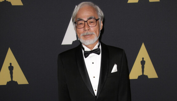Hayao Miyazaki vuoden 2014 Oscar-gaalassa. Hänen edellinen elokuvansa oli Tuuli nousee (2013), joka oli ehdolla parhaaksi animaatioelokuvaksi.