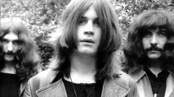 Black Sabbath käytännössä loi Paranoid-albumin myötä heavy metal -musiikkigenren.