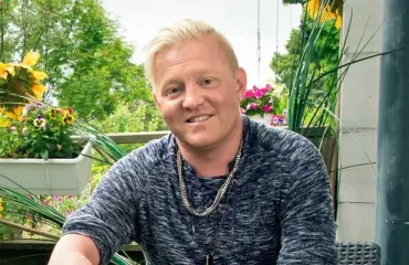 Sepelvaltimotautiin menehtyneen Nino Hermaksen äiti poikansa hoidosta: Ihmisarvoa alentavaa 