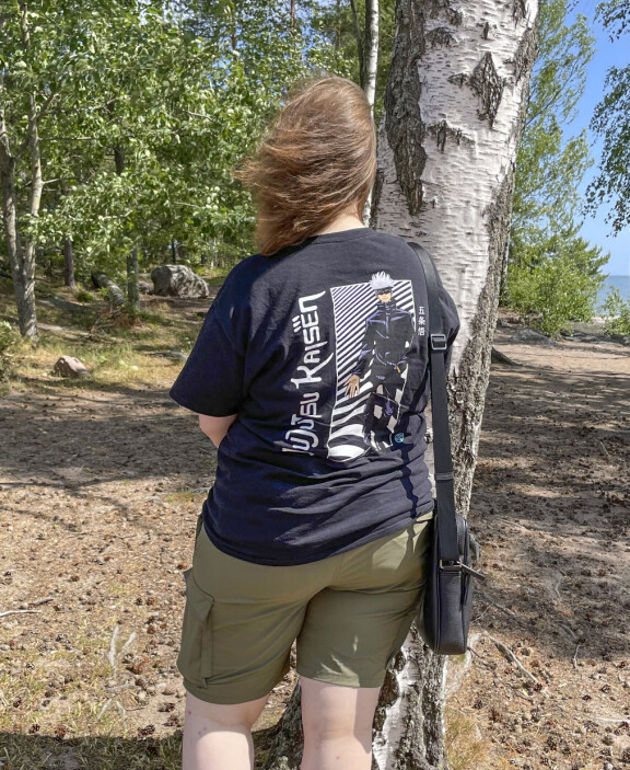 Salla viestitteli viime kesänä ahkerasti Mikael Granlundin kanssa. – Vaikutti siltä, että hän oli todella seuraa vailla. Miksun osoittama huomio hämmensi minua, Salla myöntää. Hän esiintyy kuvassa tunnistamattomana.