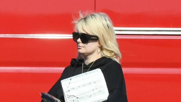 Tällainen on Erika Vikmanin arkityyli – paparazzi bongasi kaunottaren kauppareissulta Erika Vikman