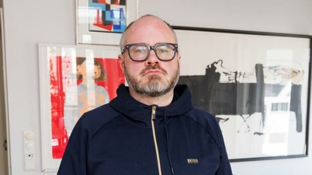 Tuomas Enbuske mullisti julkisuuskuvansa: ”Valtaosa julkkiksista puhuu haastatteluissa pelkkää paskaa” Tuomas Enbuske