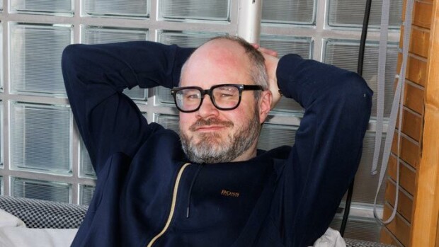 Muutoksen tehnyt Tuomas Enbuske yllättyi naisten kanssa Tuomas Enbuske
