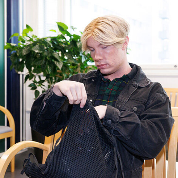 Joni Hesselgren saapui oikeuteen ilman avustajaa saati asianajajaa. joni hesselgren janne naakka oikeudenkäynti