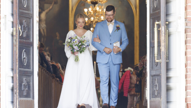 Tällaiset olivat Maajussi-Kallen ja Niinan häät - Katso kuvat hääpaikalta!