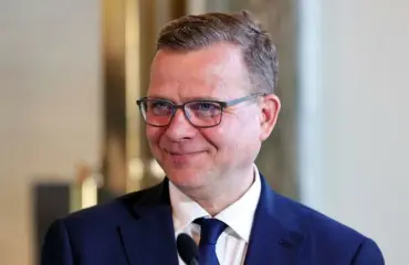 Petteri Orpo vaihtoi vapaalle - löysi tiensä Antti Tuiskun kainaloon