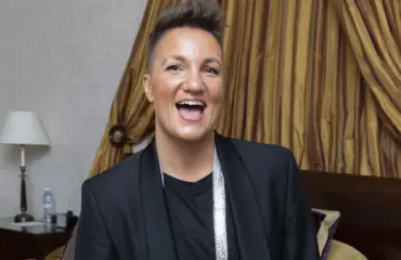 Elina Gustafsson koettelee Instagramin rajoja - julkaisi alastonkuvan!