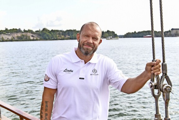 Jeren urheilullisuus kumpuaa muun muassa hänen vuosien takaisesta jääkiekkourastaan.