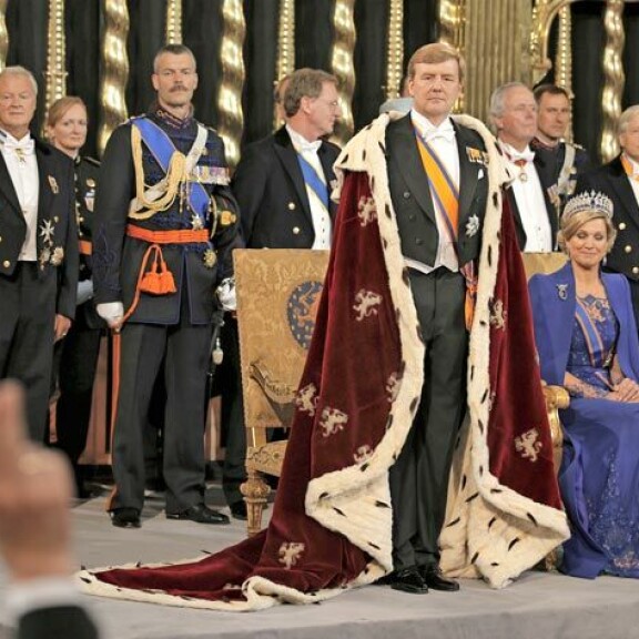 – Ajattelin, että mitä helvettiä tapahtuu. Tuon hetken jälkeen olen päivittäin kysynyt itseltäni, kuka luulen olevani ja mitä teen, Willem-Alexander kertoo mystisestä kokemuksestaan kirkossa. – Ajattelin, että mitä helvettiä tapahtuu. Tuon hetken jälkeen olen päivittäin kysynyt itseltäni, kuka luulen olevani ja mitä teen, Willem-Alexander kertoo mystisestä kokemuksestaan kirkossa.