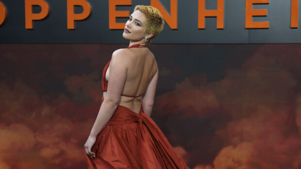 Alaston Florence Pugh joutui sensuurin kynsiin Oppenheimerissa