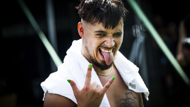 Käärijä matkustaa tyylillä - esiintyi miljonäärin syntymäpäivillä!