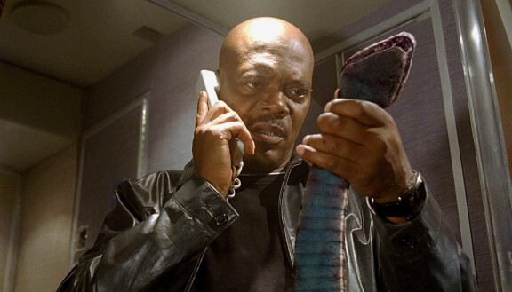 Samuel L. Jackson oli taannoin mukana huvittavassa Snakes on a Plane -leffassa. Hänen lentokoneessa viihtyvistä käärmeistä kertova ikoninen lausahduksensa on jäänyt elämään.