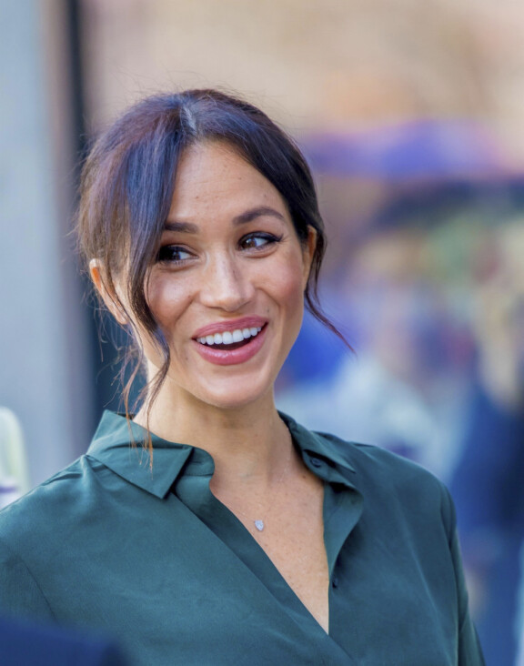 Meghan jätti Harryn kotiin ja törttöili torilla