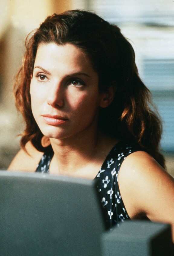 Tältä Sandra näytti vuoden 1995 leffassa The Net - Verkko kiristyy.