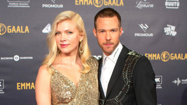 Saara Kotkaniemeltä erikoinen onnittelu Olavi Uusivirralle: 'Oot hieno exä'