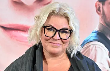 Oho mikä menopeli! Minna Kuukka aloitti kesäkauden kaksipyöräisellään