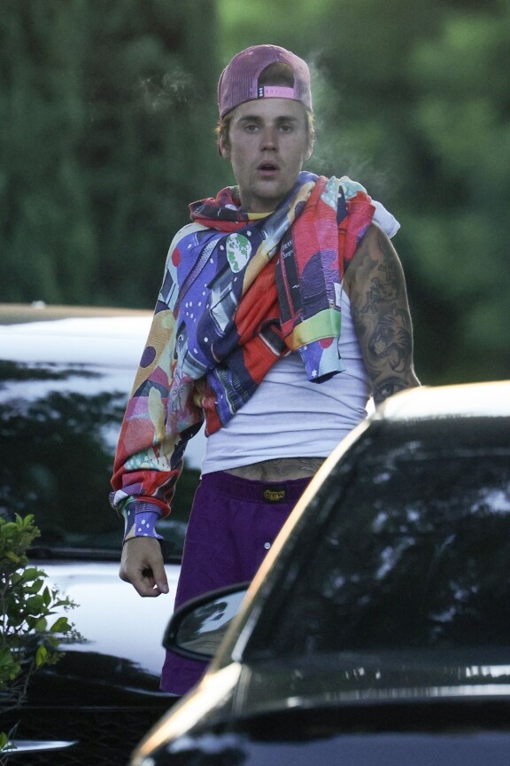 Paparazzikuvat! Justin Bieber pössyttelee jatkuvasti julkisilla paikoilla